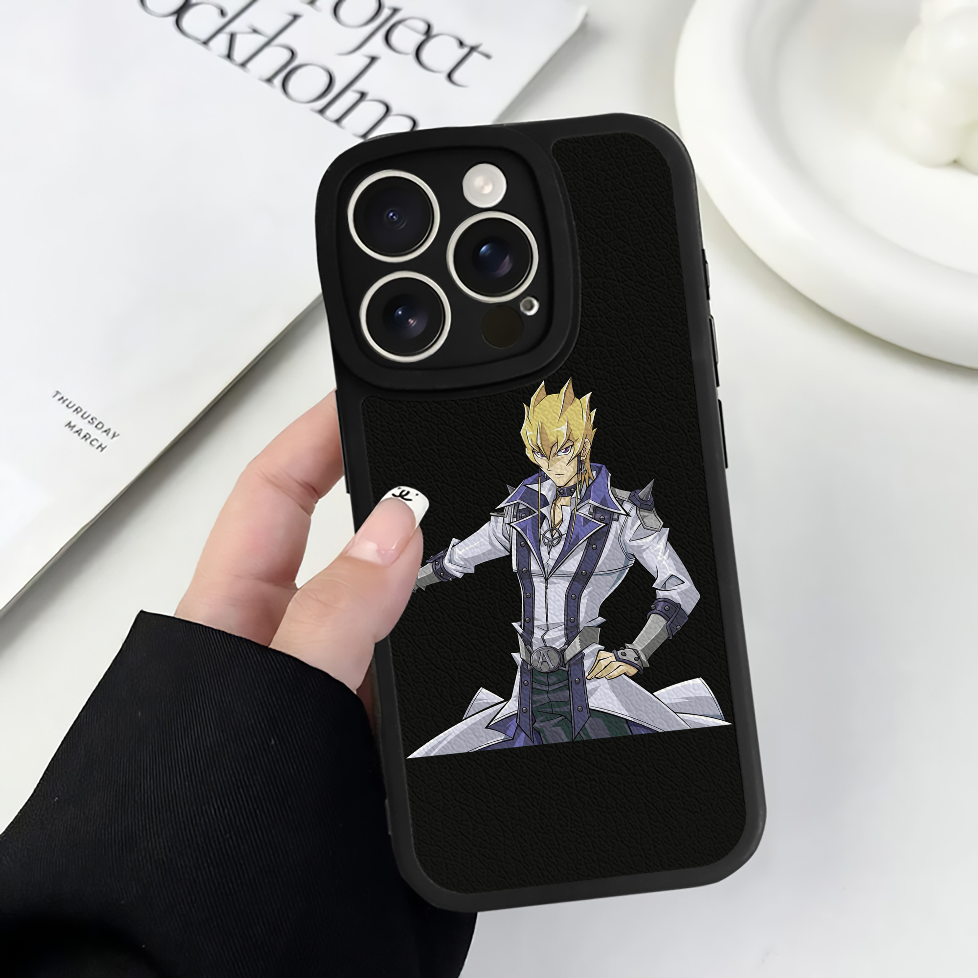 （画像用） 遊☆戯☆王 Yu-Gi-Oh! 【iPhone 16シリーズ対応】シリコンスマホケース（レザー調） 材質：シリコン